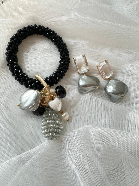 Bracciale e orecchini nero e grigio